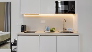 Studio | Bếp riêng | Dụng cụ pha cà phê/trà, lò nướng bánh mì, bàn ăn