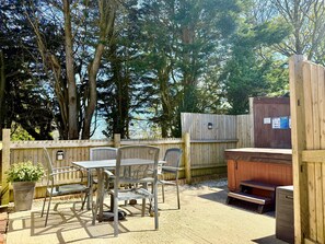Outdoor dining - The Pepper Pot - Niton, Isle of Wight (Niton)
