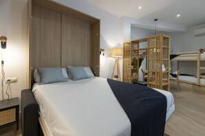1 slaapkamer, een strijkplank/strijkijzer