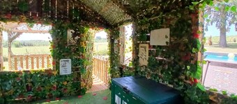Holiday Home: Spacious House with Private Pool, Unique Cabin, Terrace & Wi-Fi