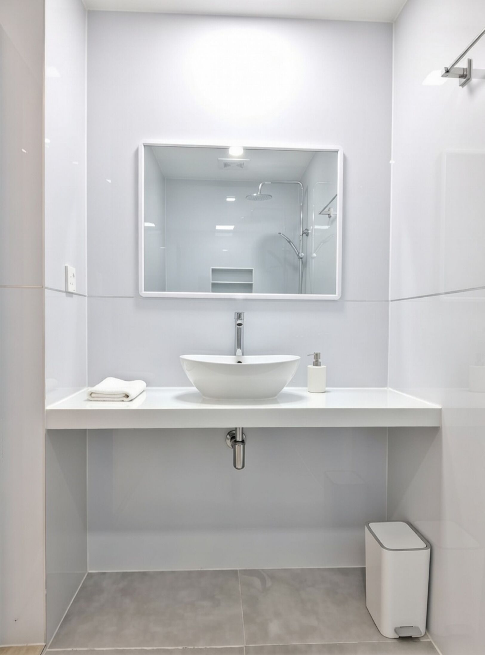 Habitació doble o amb dos llits individuals Deluxe | Bany | Dutxa, articles de tocador gratuïts, assecador de cabells i sabatilles 