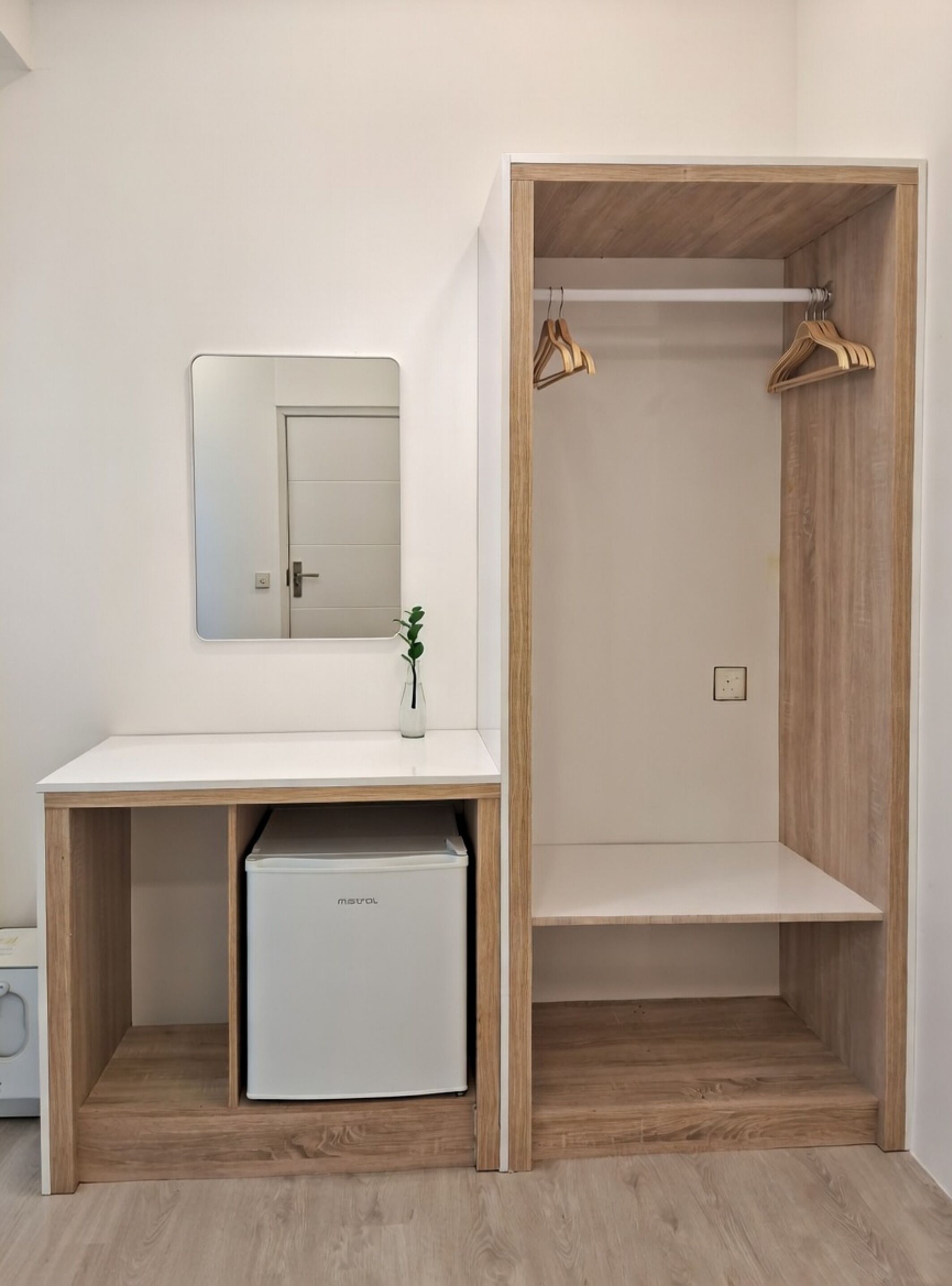 Habitación Deluxe con 1 cama matrimonial o 2 individuales | Artículos del minibar gratis y caja de seguridad en la habitación 