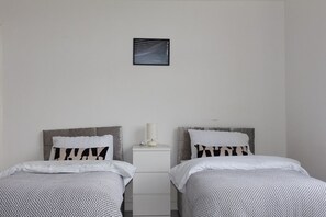 Ferros/tábuas de passar roupa, Wi-Fi, roupa de cama