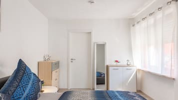 1 bedroom, WiFi, bed sheets