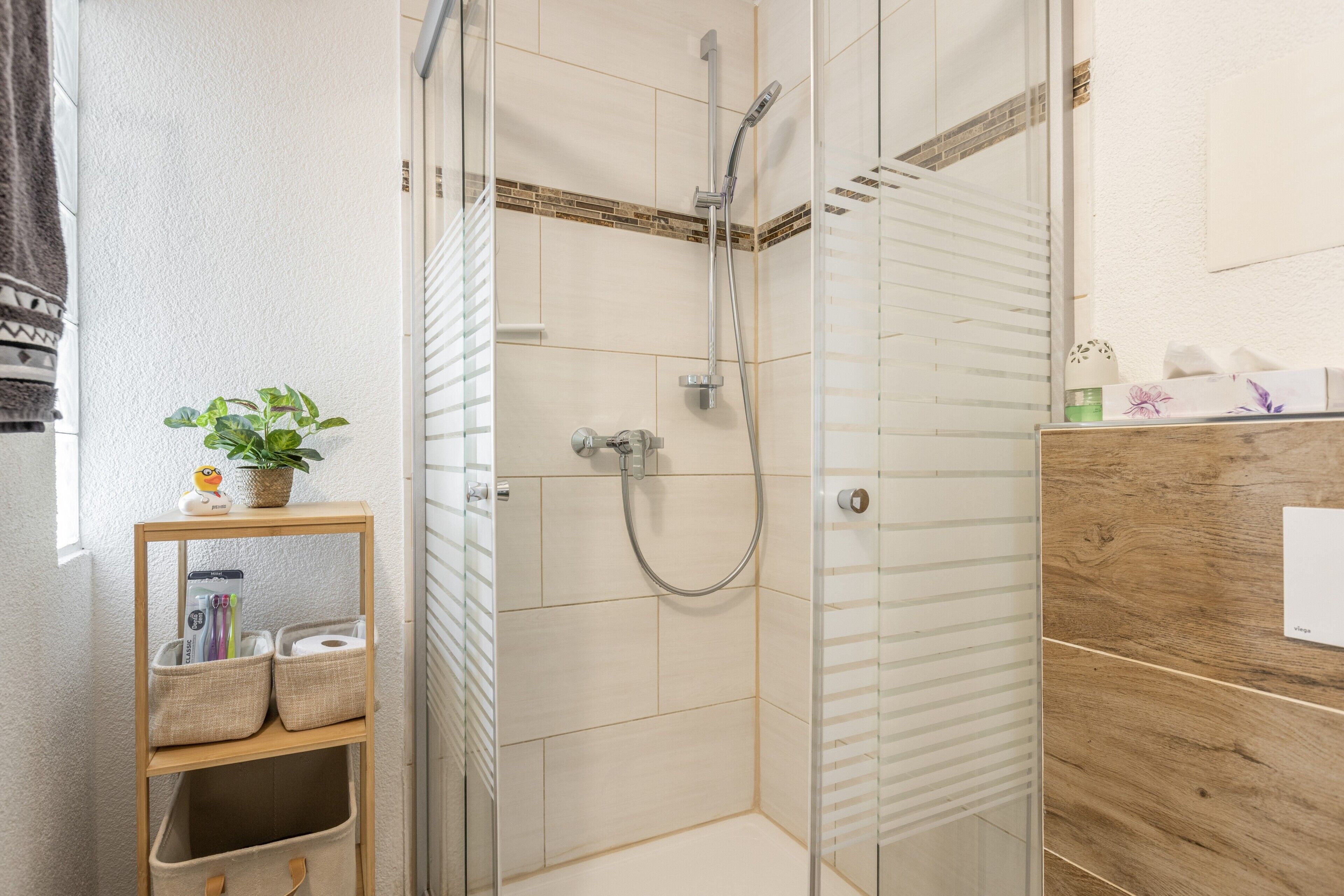 Dusche, Haartrockner, Handtücher