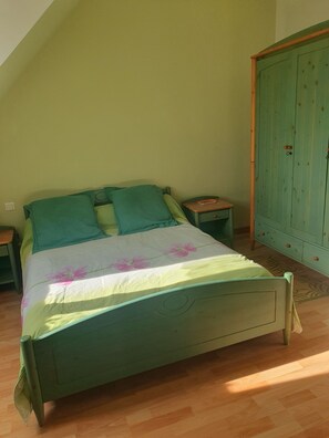 Room - Vrbo Property (Saint-Denis-Lanneray)