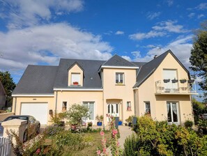 Exterior - Vrbo Property (Saint-Denis-Lanneray)