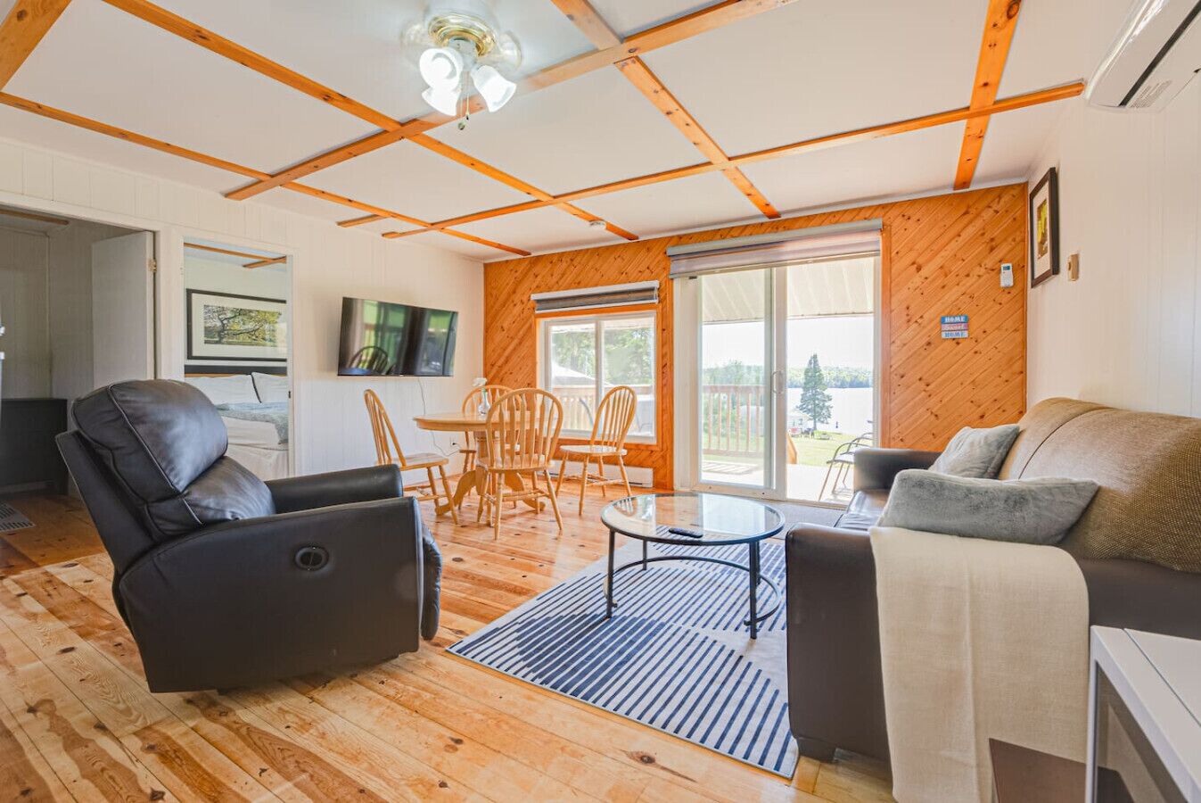 Beachfront Cabin #5- Maijac Resort & Marina - Algonquin Provincial Park