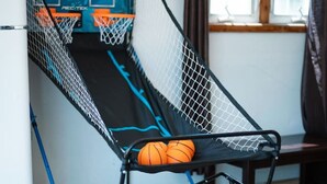 A room with a basketball hoop, a window with curtains, and a refrigerator. - Beachfront Cabin #5- Maijac Resort & Marina (Burk`s Falls)