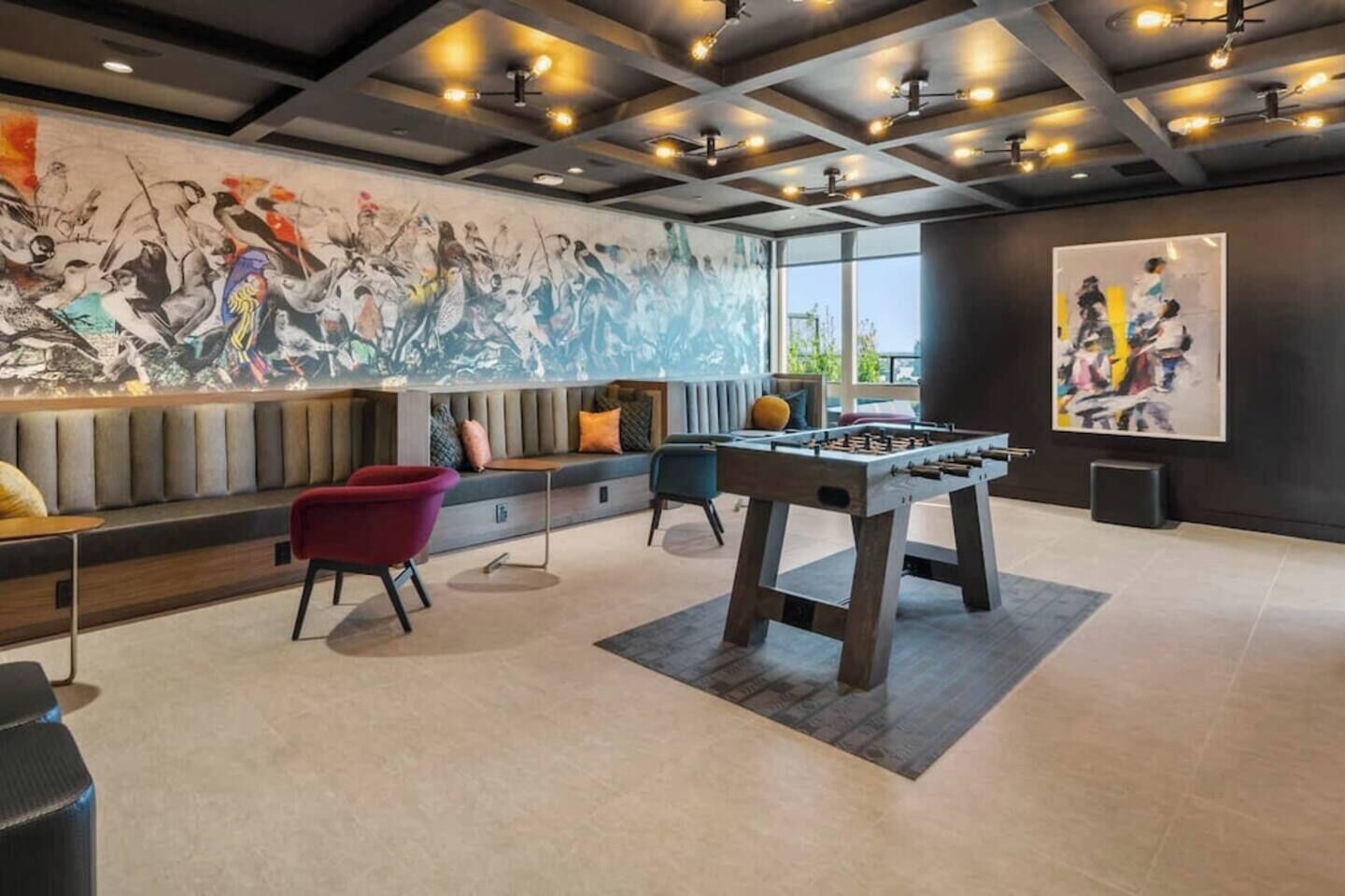 Modern Luxury Skyrise Black & Gold Retreat Midtown - State Farm Arena