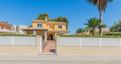 Waterfront Port D'alcudia Villa for 8