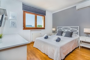 4 bedrooms, iron/ironing board - Waterfront Port D'alcudia Villa for 8 (Alcúdia)
