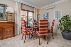 Dining - Waterfront Port D'alcudia Villa for 8 (Alcúdia)