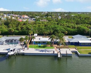 A marina with docked boats, a swimming pool, and a building with a blue roof. - NEW Aqua Million Dollar View (Englewood)