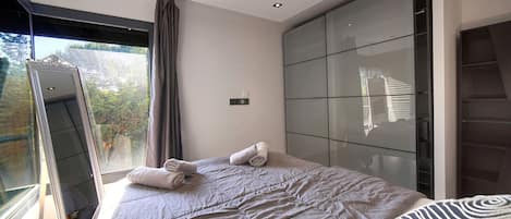 9 bedrooms, iron/ironing board, WiFi (free), bed sheets
