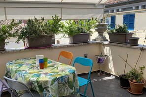 Outdoor dining - la terrazza sui tetti (Desenzano del Garda)