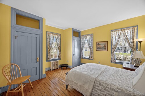 Wonderful 4-bedroom house  in charming Woods Hole.