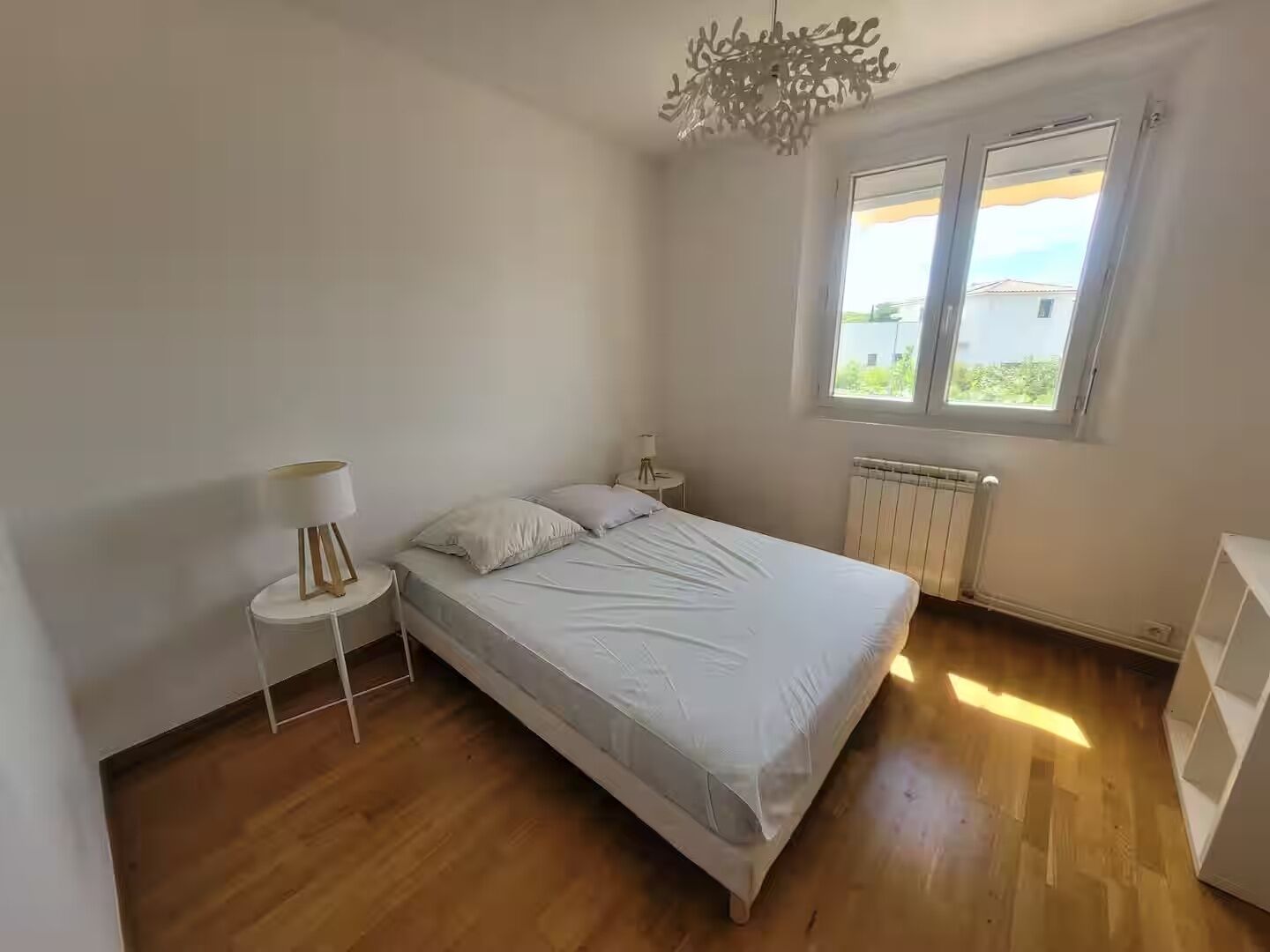 3 makuuhuonetta, silitysrauta/-lauta, vauvan matkasänky, Wi-Fi