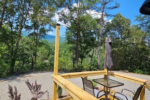 Outdoor dining - Big View Studio Cabin (Hayesville)