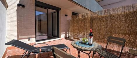 Apartment | Outdoor dining