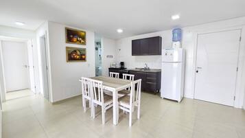 Basic Apartment | Dining