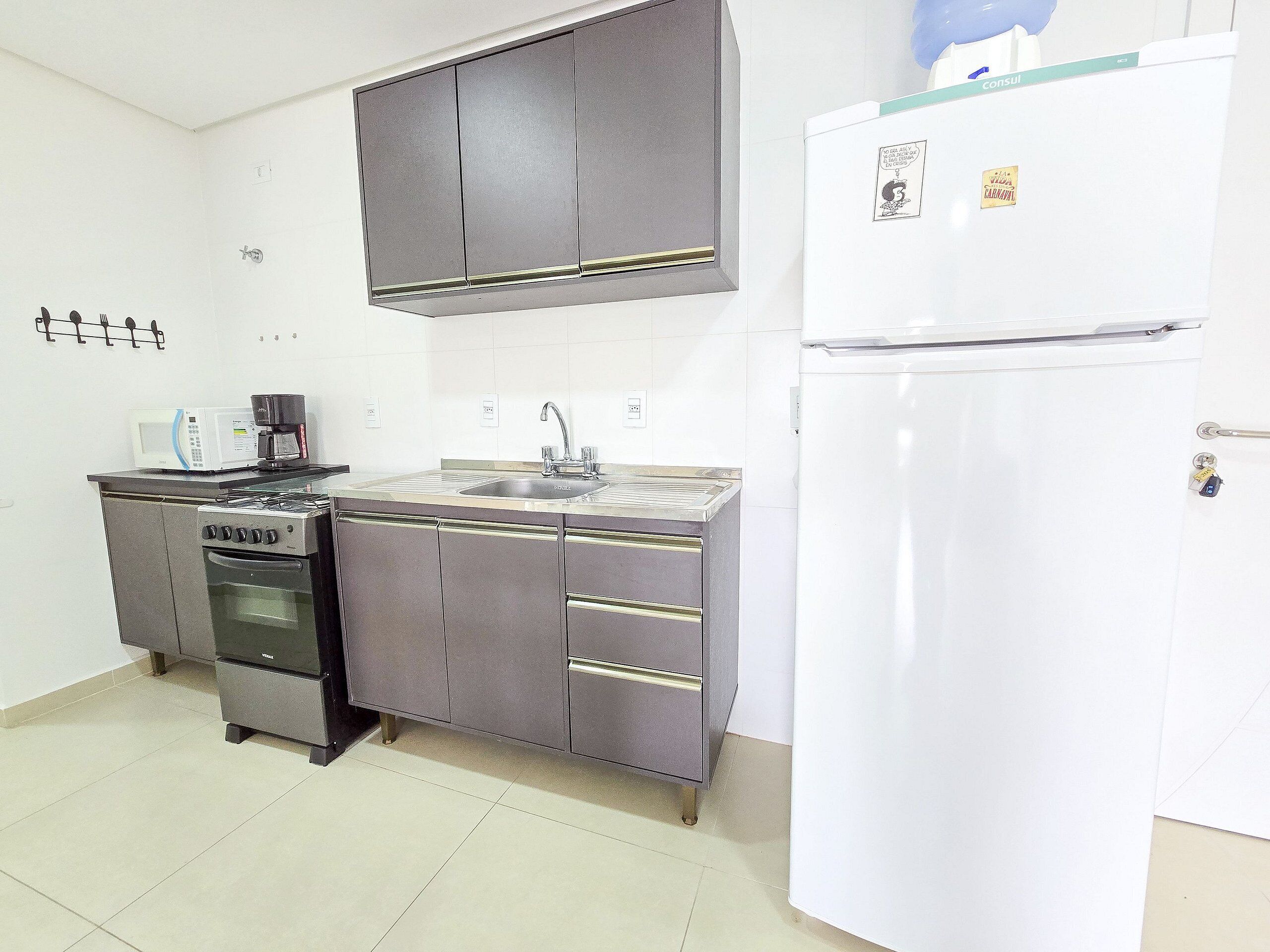Micro-ondas, fogão, cooktop, chaleira elétrica