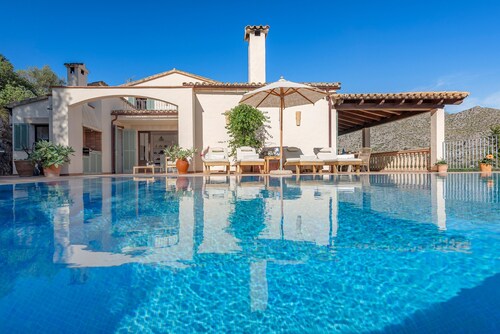 Elegant Villa Witj Heated Pool, Pollenca