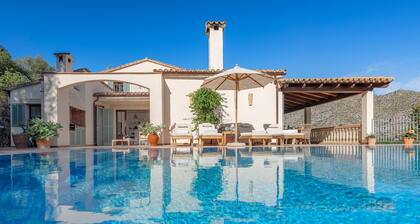 Elegant Villa Witj Heated Pool, Pollenca
