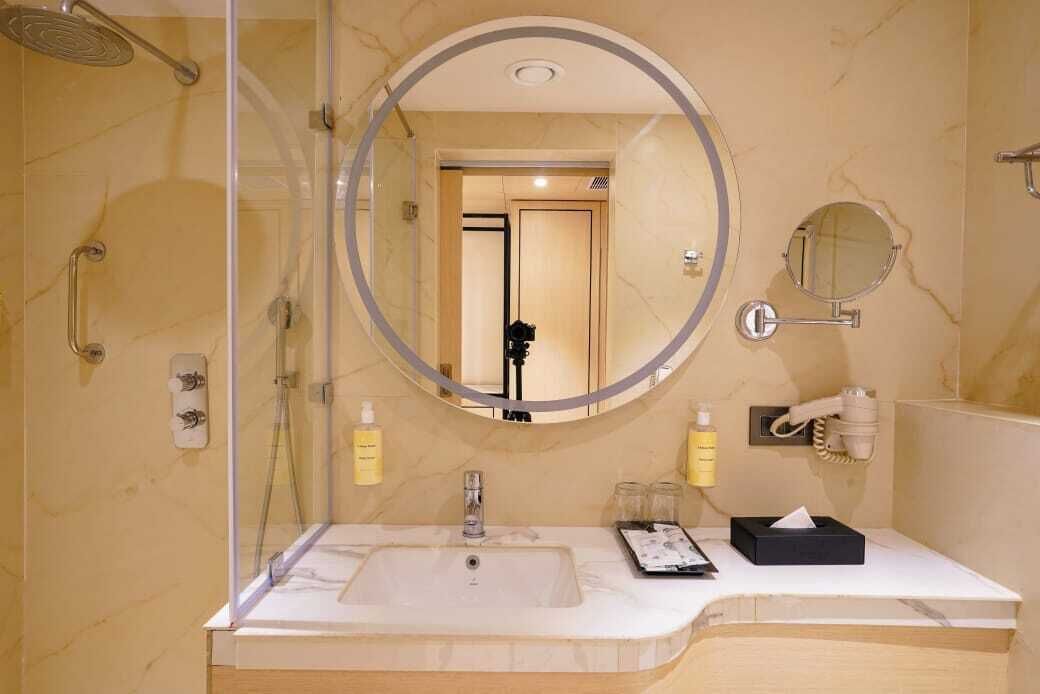 Shower, towels, soap, shampoo