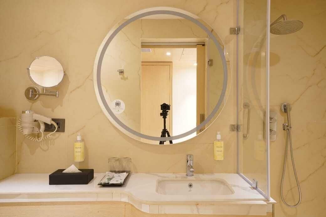 Shower, towels, soap, shampoo