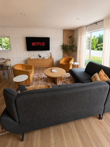 Modern 3BR | EV Charging | 5 Mins to Halifax Airport | 25 Minutes to Dartmouth