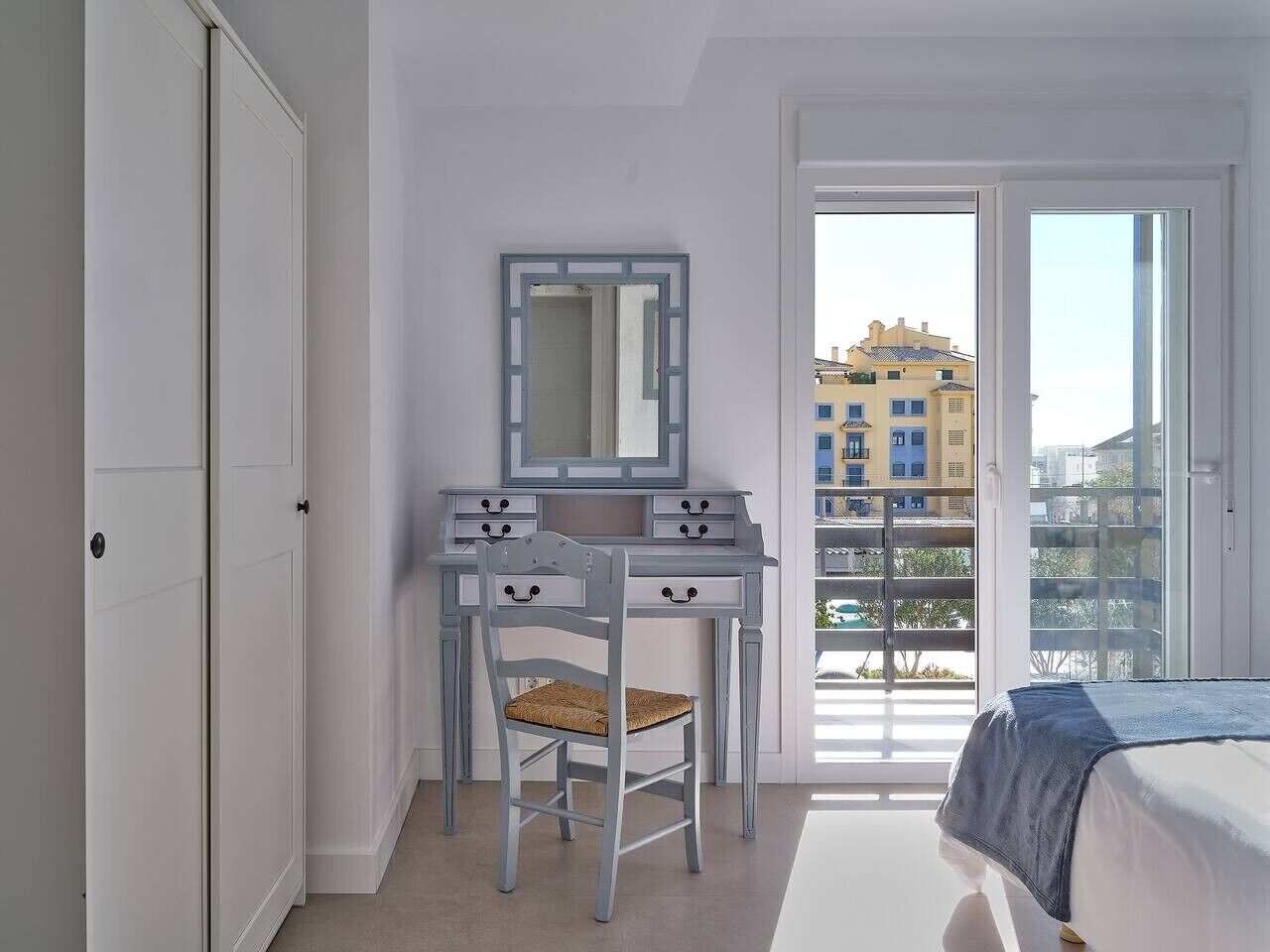 2 bedrooms, desk, iron/ironing board, WiFi