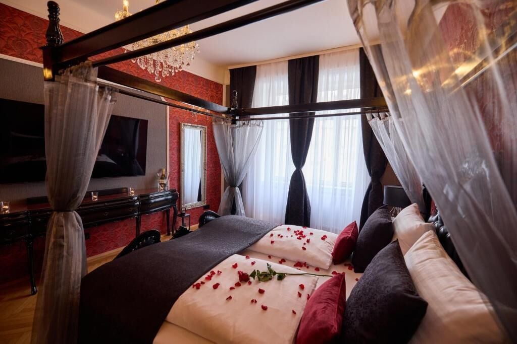 Blackout curtains, soundproofing, iron/ironing board, free WiFi