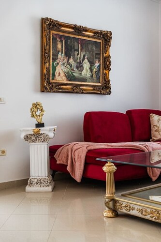 Historic Quarter Stay | 1BR Apartment by PikHost