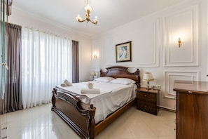 WiFi, bed sheets - Historic Quarter Stay | 1BR Apartment by PikHost (Shkodër)