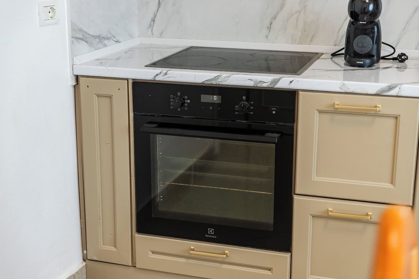 Fridge, stovetop, cookware/dishes/utensils, dining table