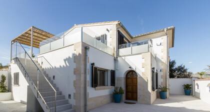 Beachfront Villa With Pool, Puerto Pollenca