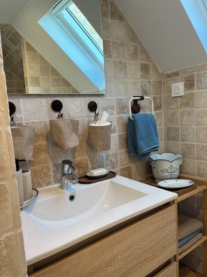 Bathroom - Sunshine cottage one (Fontevraud)