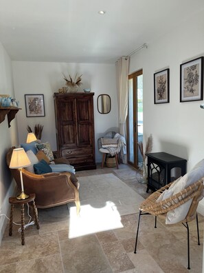 Living area - Sunshine cottage one (Fontevraud)