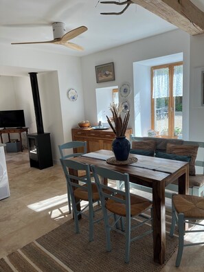 Dining - Sunshine cottage one (Fontevraud)