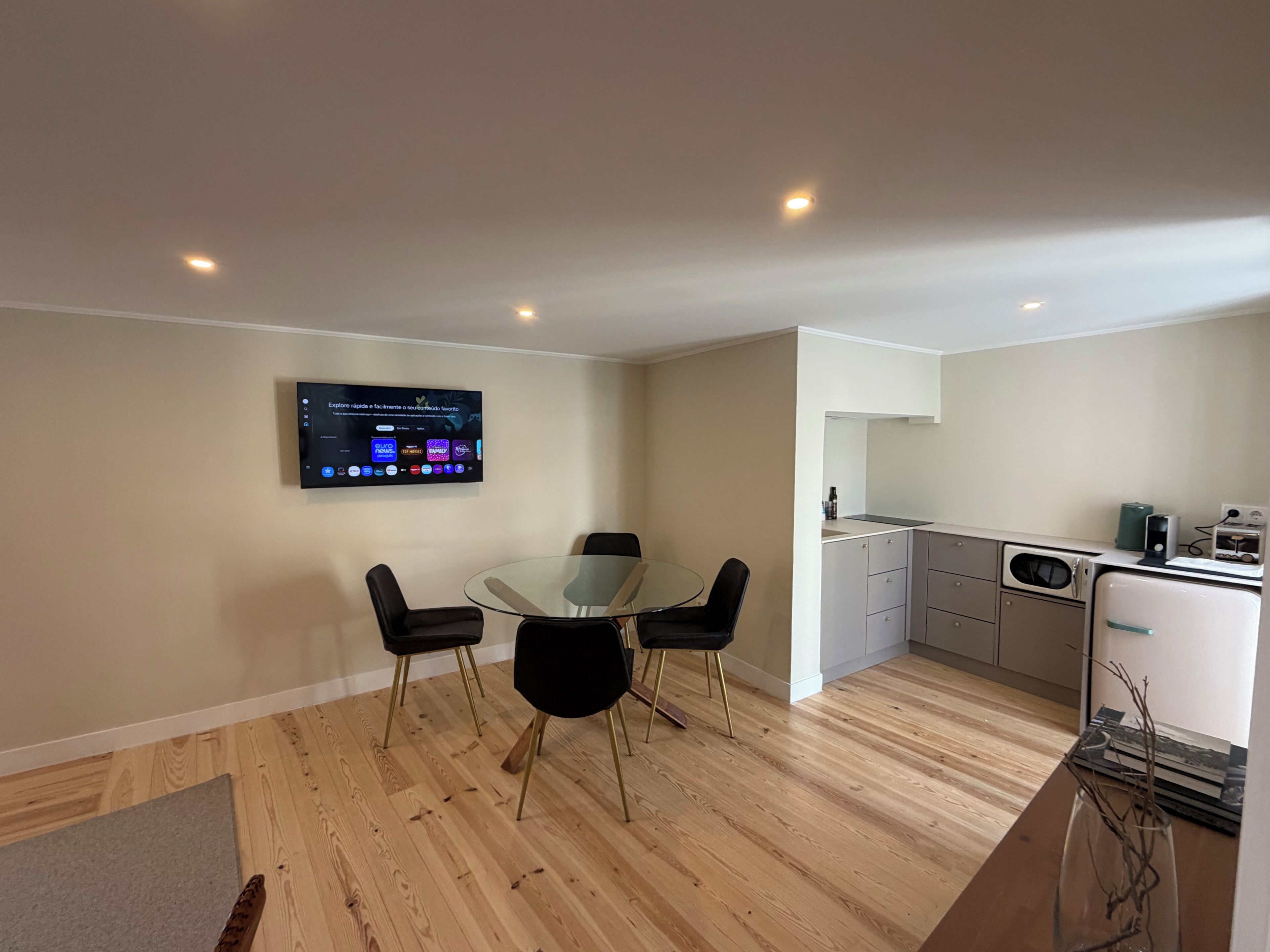 Comfort Apartment, Non Smoking, City View | Living area | Smart TV