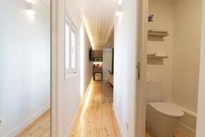 Comfort-studio, tupakointi kielletty | Kylpyhuone | Suihku, hiustenkuivaaja, pyyhkeet, saippua