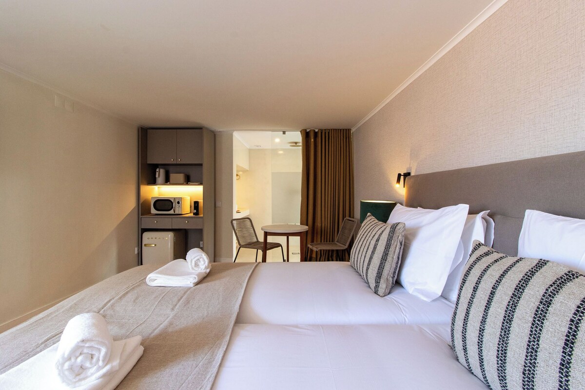 Comfort Studio, 2 Twin Beds, Non Smoking | WiFi (free), bed sheets