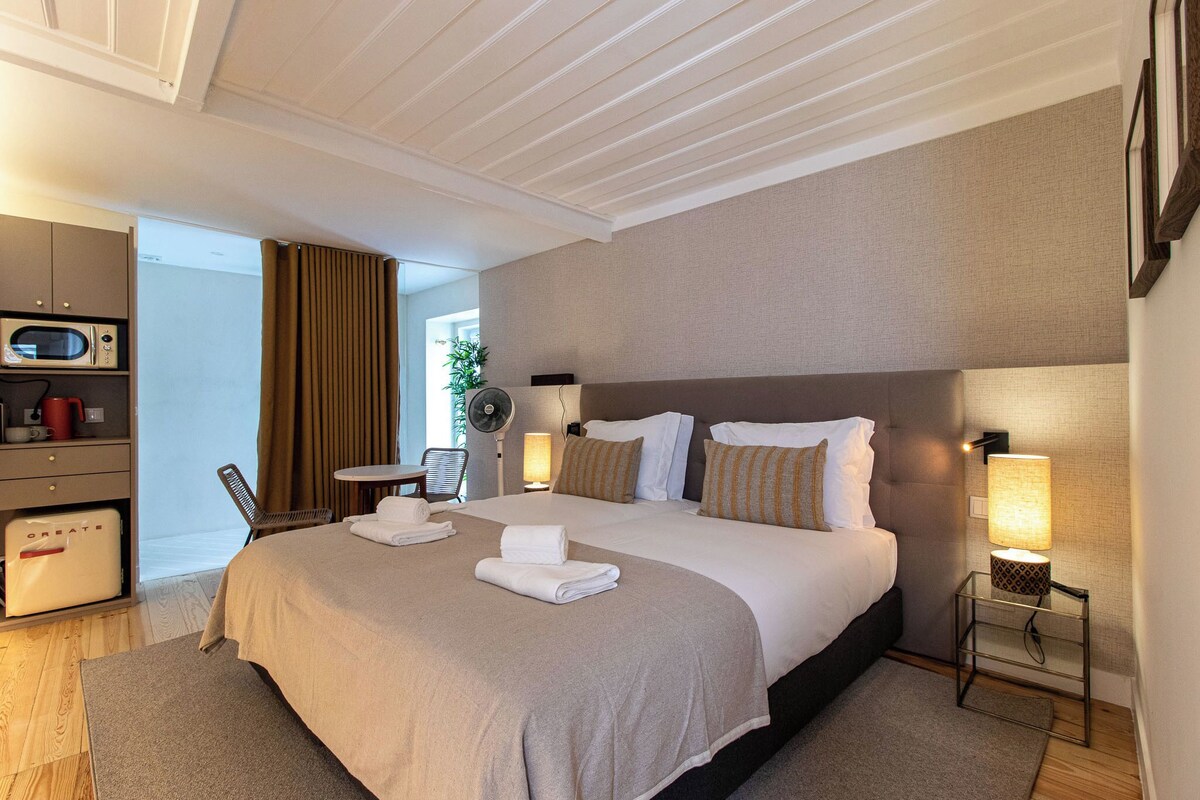 Comfort Studio, 2 Twin Beds, Non Smoking | WiFi (free), bed sheets