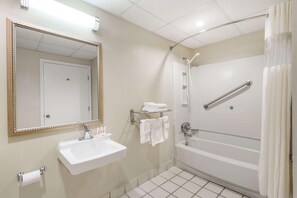 Room - Days Inn by Wyndham Orangeburg (Orangeburg)