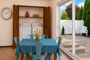 Dine with a view of the patio and enjoy the added convenience of a washer and dryer right in the home. - Value, Function & Free Breakfast (Sumas)