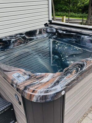 Outdoor spa tub - Old Beech Cottage in Hocking Hills-Hot Tub, Fire Pit, Grill & Fishing Nearby! (Logan)