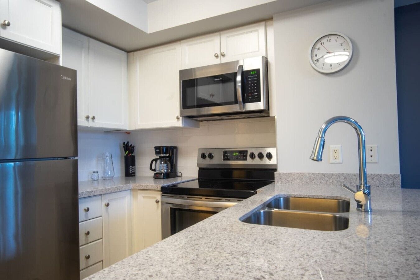 Coffee/tea maker, fridge, microwave, oven