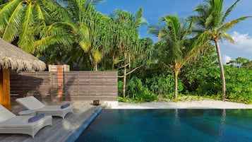 Pantai persendirian, selam skuba, luncur air, luncur angin