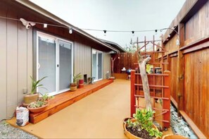Unclassified image, 3 of 50, button - Entire Duplex Oasis/ 4BR, 4BA, Garages, Sleeps 12 (Eureka)